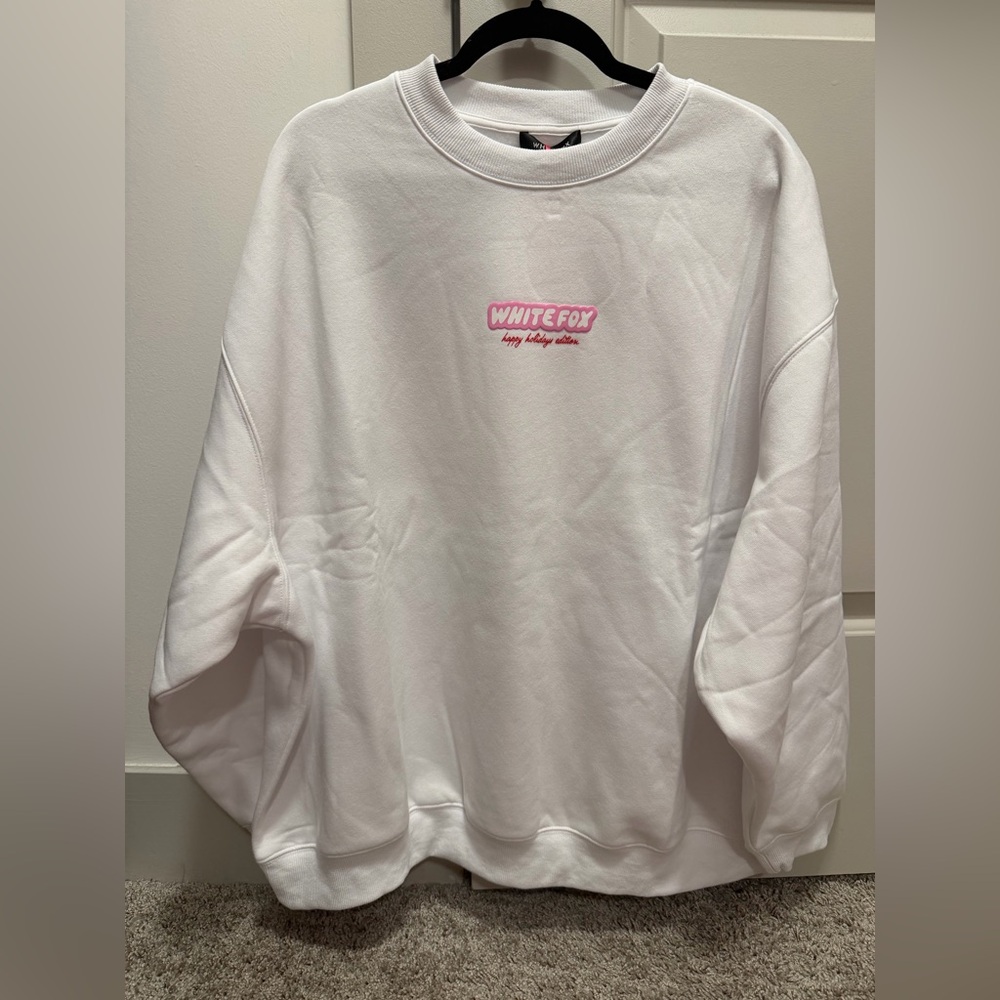 White Fox L/XL Happy Holidays Edition Sweatshirt. 🎄⚡️